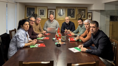 Cargos institucionales de EAJ-PNV en la comarca de Aiara muestran su apoyo a las y los trabajadores de Guardian y buscan soluciones para garantizar el empleo en el territorio