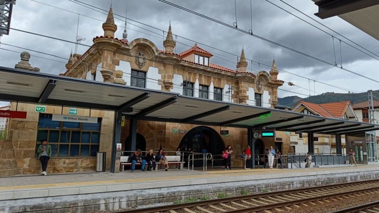 EAJ-PNVk merkantziak C-3 lineatik ateratzeko eta Laudio trenbideen trafikoaren hazkundearen aurrean babesteko proposamena gidatu du