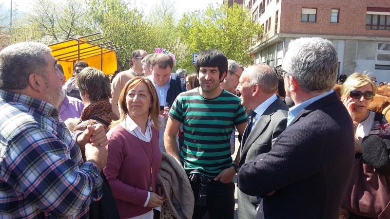 El Diputado General Ramiro González en la feria Viernes de Dolores