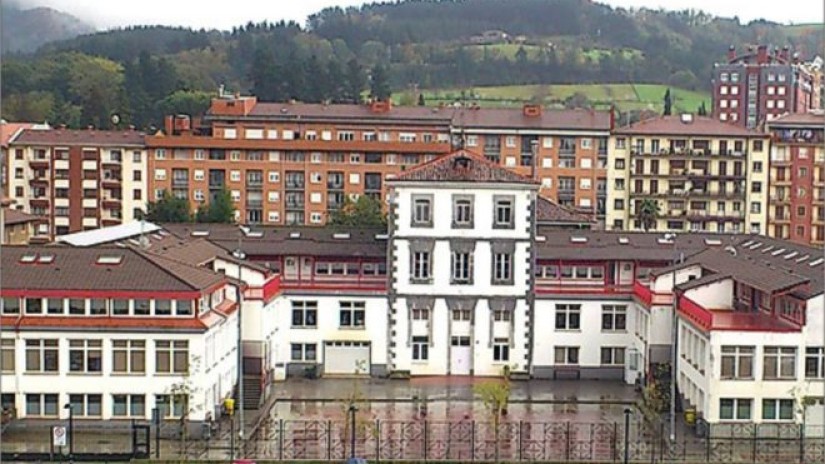La incompetencia de EH Bildu empuja al salón de actos de la escuela de FP Laudioalde a su cierre como tabla escénica