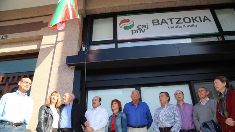 Las y los alderdikides celebran dos años del triunfo jeltzale en las elecciones municipales de Laudio