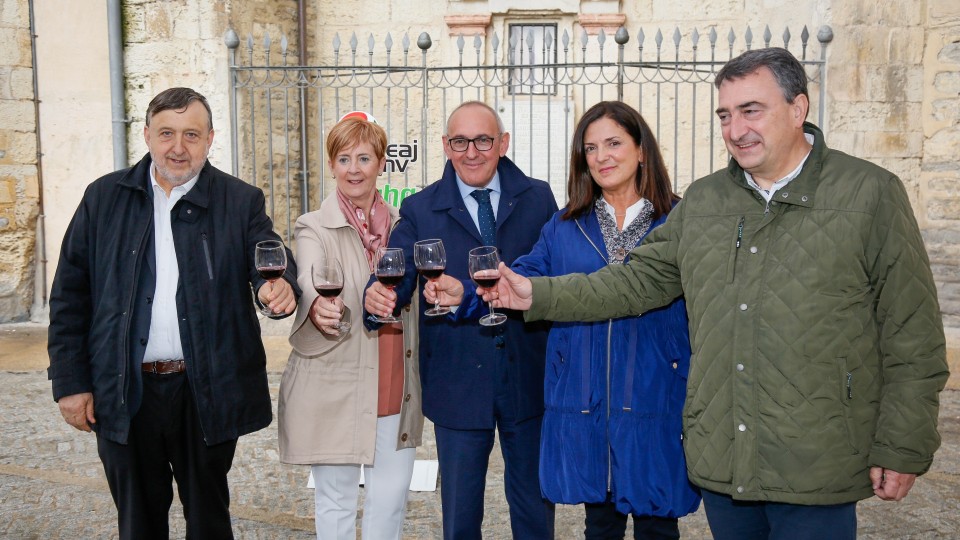 28-M Proyecto del centro del vino Esteban, Artolazabal, González, Suso, Tapia