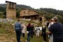 UNA DELEGACIÓN DEL GOBIERNO VASCO VISITA ERMUALDE PARA CONOCER LOS ENTRESIJOS QUE EL ENTORNO ATESORA